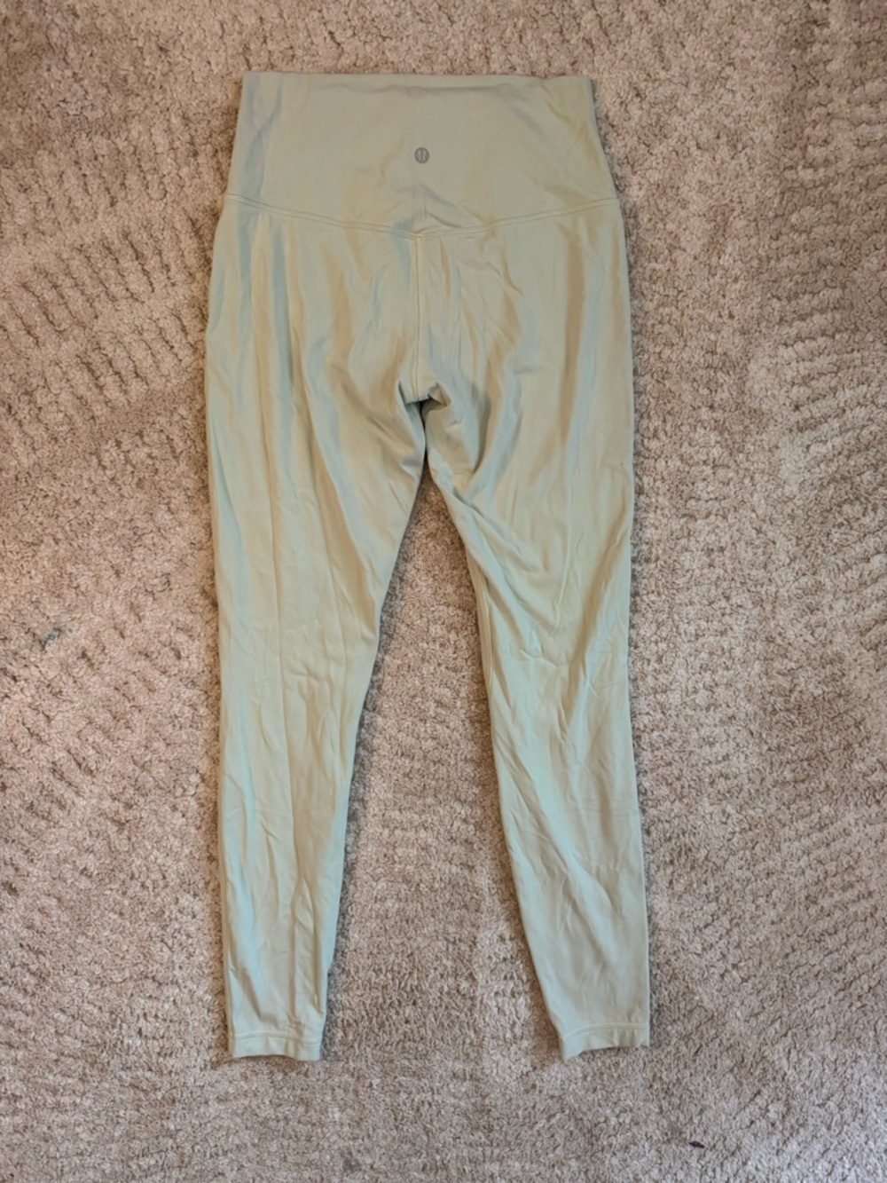 Lululemon women’s Align leggings in a creamy mint color size 8 In EUC like new